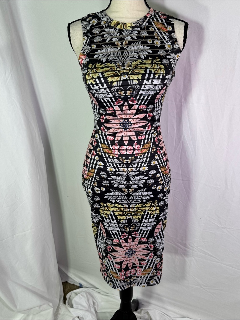 GUESS Floral Plaid Bodycon Midi Dress Size 0 NWT Sleeveless Fitted Chic